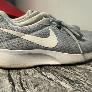 Nike Women's Gray Sneakers thumbnail 11