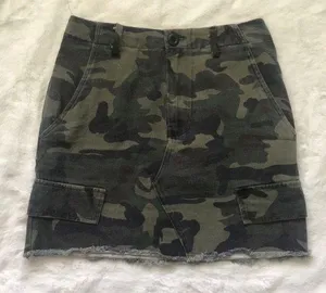 Forever 21 camo mini skirt thumbnail 1