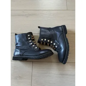 Kurt Geiger London‎ Mini Bax Black Leather Chain Combat Boots Gold Crystal 36 5M thumbnail 3