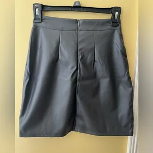 Boutique Dark gray Short faux Leather Skirt size Small thumbnail 2