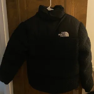 The North Face Nuptse Puffer Jacket In Black thumbnail 6