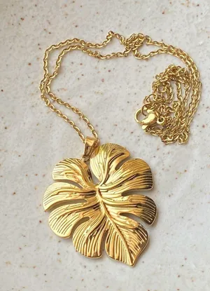 Handmade fully gold tone stainless steel boho fairy monstera plant necklace🌿 thumbnail 5