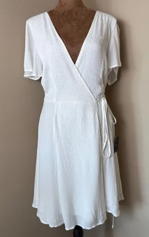 NWT Lulus Harbor Point Wrap Dress Womens Medium White Bridal Shower Bachelorette thumbnail 1