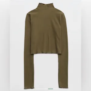 NWT Aerie Long Sleeve Cropped Mock Neck T-Shirt thumbnail 4