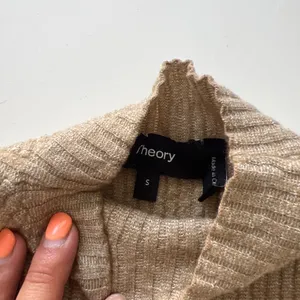 Theory wool sweater thumbnail 2
