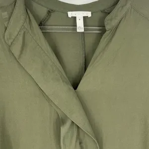 Leith Ruffle Front Hi-Lo Blouse‎ Olive Green M thumbnail 4