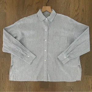 Vince Linen Blend Split Back Boxy Pinstripe Button Down Shirt Blue and White M thumbnail 1