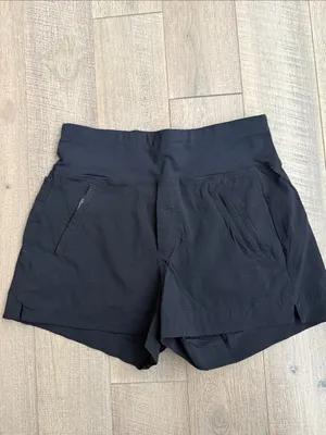 Athleta Trekkie North Short Black Size 0 thumbnail 3