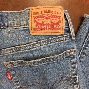 Levi’s Wedgie Straight Jeans 27 button fly raw hem thumbnail 7