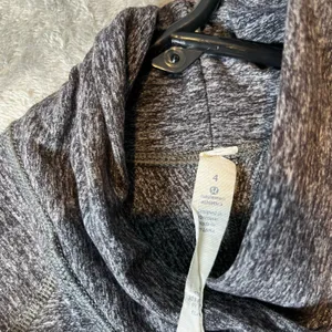 Lululemon Warm Your Core‎ Long Sleeve Tee Heathered Black Size 4 thumbnail 7