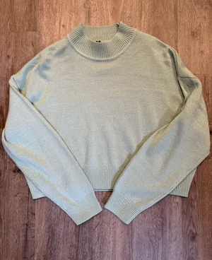 H&M Sweater thumbnail 1