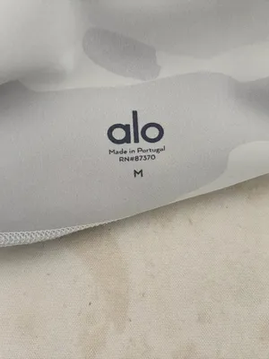 Alo 8" High-Waist Vapor Short in White Camouflage thumbnail 4