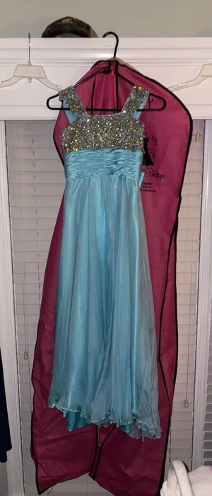 Gown thumbnail 3
