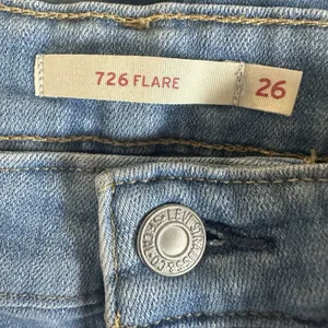 Levi's 726 High Rise Flare Jeans Womens 26 Blue Distressed Ripped Denim Stretch thumbnail 5