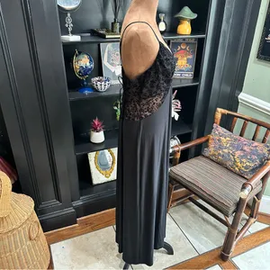 Vintage 1980s In Bloom Nightgown – Size L – Black Nylon with Rose Lace Bust thumbnail 4