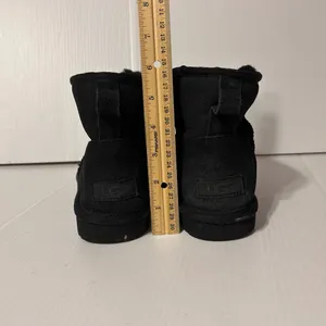 UGG S/N 1016222 black suede winter boots women size 7 thumbnail 4