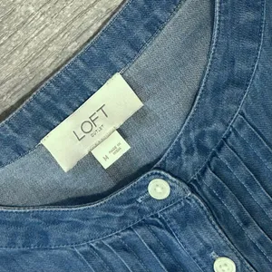 LOFT Chambray Button Front Top Womens M Blue 3/4 Sleeve Cotton Blouse thumbnail 4