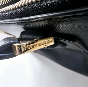 Tory Burch Robinson Double Zipper Leather Black Tote thumbnail 6