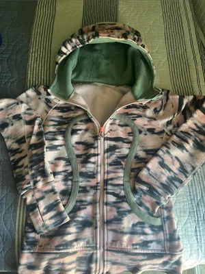 lululemon athletica Pink Camo Scuba hoodie sz6 thumbnail 1