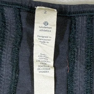 Lululemon Vitasea Long Sleeve Scoop Neck Top Black Size 2 Thumbholes 8884 thumbnail 2