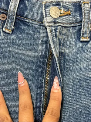 Abercrombie & Fitch High Rise Mom Jeans Size 24 / 00S Distressed Raw Hem Cropped thumbnail 6