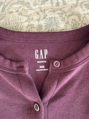 Gap top thumbnail 2