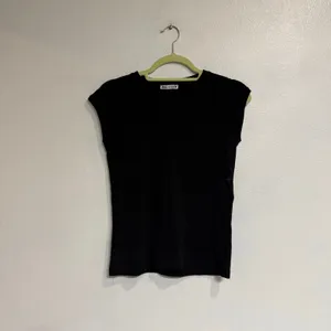 Zara Black Cap Sleeve Muscle Tee Top Sz M thumbnail 2