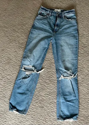 Abercrombie Straight ultra high Rise jeans thumbnail 1