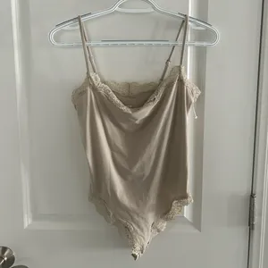 Skims Fits Everybody Corded Lace Bodysuit thumbnail 2