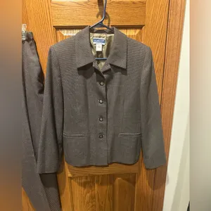 Vintage Pendleton Petite Size 10 Wool Pants Suit 2pc Power Suit Sz 10P thumbnail 2