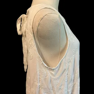 ELLE White Dress SZ L Embossed W/ Embroidery LWD Bow Tie Back Handkerchief Sheer thumbnail 9