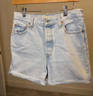 Levi’s light Wash Denim Women’s Shorts Classic High-Rise - Size 29 thumbnail 1