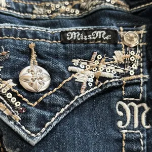 Miss Me Mid~Rise Boot Denim Jeans Sz 29X32.5 Stretch Bling Flap Pockets Distress thumbnail 6