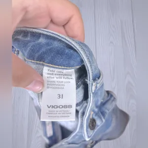 VIGOSS Women’s Straight Leg Light Wash Jeans thumbnail 7