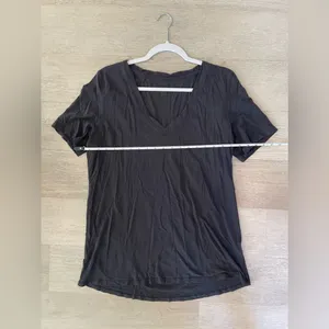 Lululemon V Neck Tee thumbnail 4