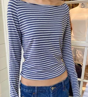 Brandy Melville Women's RED and WHITE long sleeve thumbnail 1
