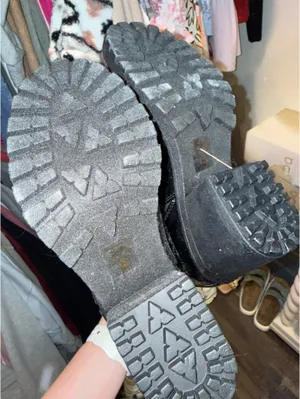 black boots Size 8 thumbnail 2