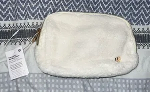 Lululemon Athletica 2L white fleece belt bag *BRAND NEW‎ WITH TAGS* thumbnail 1