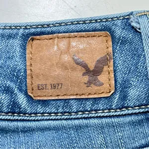 American Eagle Outfitters Light Wash Super Stretch Artist Crop - Size: 6 thumbnail 3