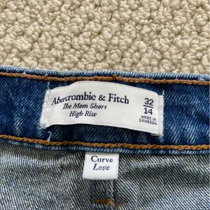 Abercrombie & Fitch The Mom Short High Rise Curve Love Cuffed Jean Size 14 VEUC thumbnail 3