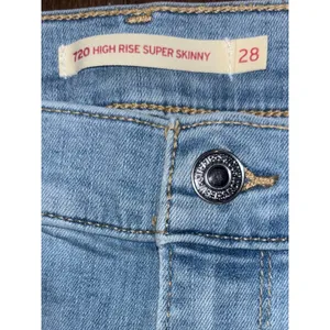 Levi's 720 High Rise Super‎ Skinny Jeans 28 Light Blue Distressed Raw Hem Denim thumbnail 2