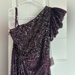 Mac Duggal 5622 Blackberry Sequin Embellished‎ Puff One Shoulder Gown Size 0 thumbnail 5
