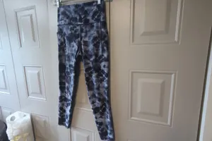 Athleta tie dye leggings Salutation Stash Pocket Tight Leggings Workout Stretch in blue size small. thumbnail 3