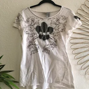 2000s white black graphic tee Tshirt top short sleeve - 100-% COTTON thumbnail 2