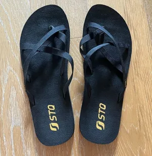 STQ Strappy Flip Flops, Women's Size 10M, Black thumbnail 1