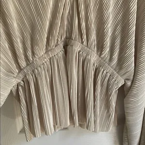 Cream Blouse with V-Neckline and Pleated Peplum thumbnail 4