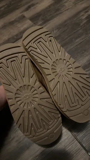 Ugg boots thumbnail 5