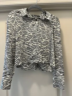 ZARA Long Sleeve Zebra Print Crop Top thumbnail 1