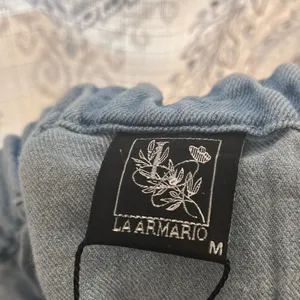 La Armario Denim Crop Top Size‎ Medium thumbnail 5