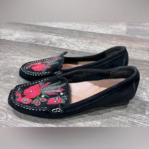 FINAL PRICE Baretraps Otella Black Leather Suede Embroidered Women's Loafers thumbnail 5